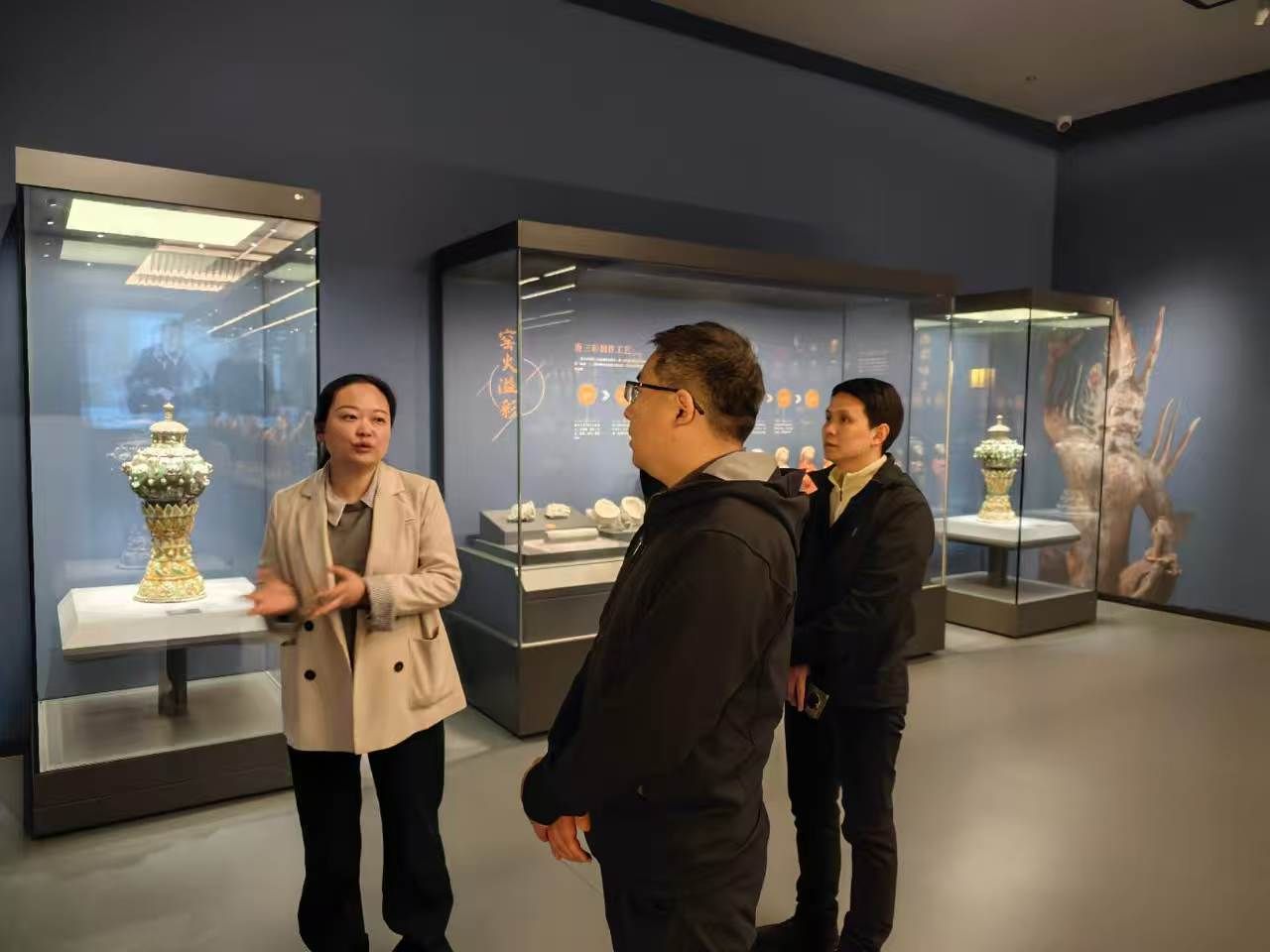 大学生素质教育中心赴陕西唐三彩艺术博物馆开展调研交流